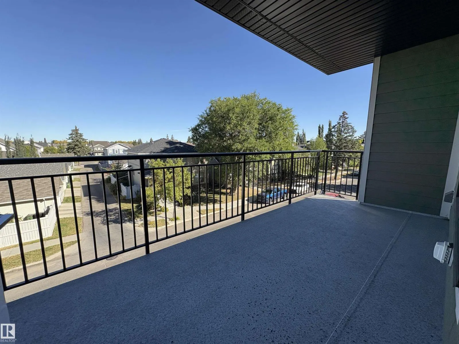 #307 560 GRIESBACH PARADE PR NW