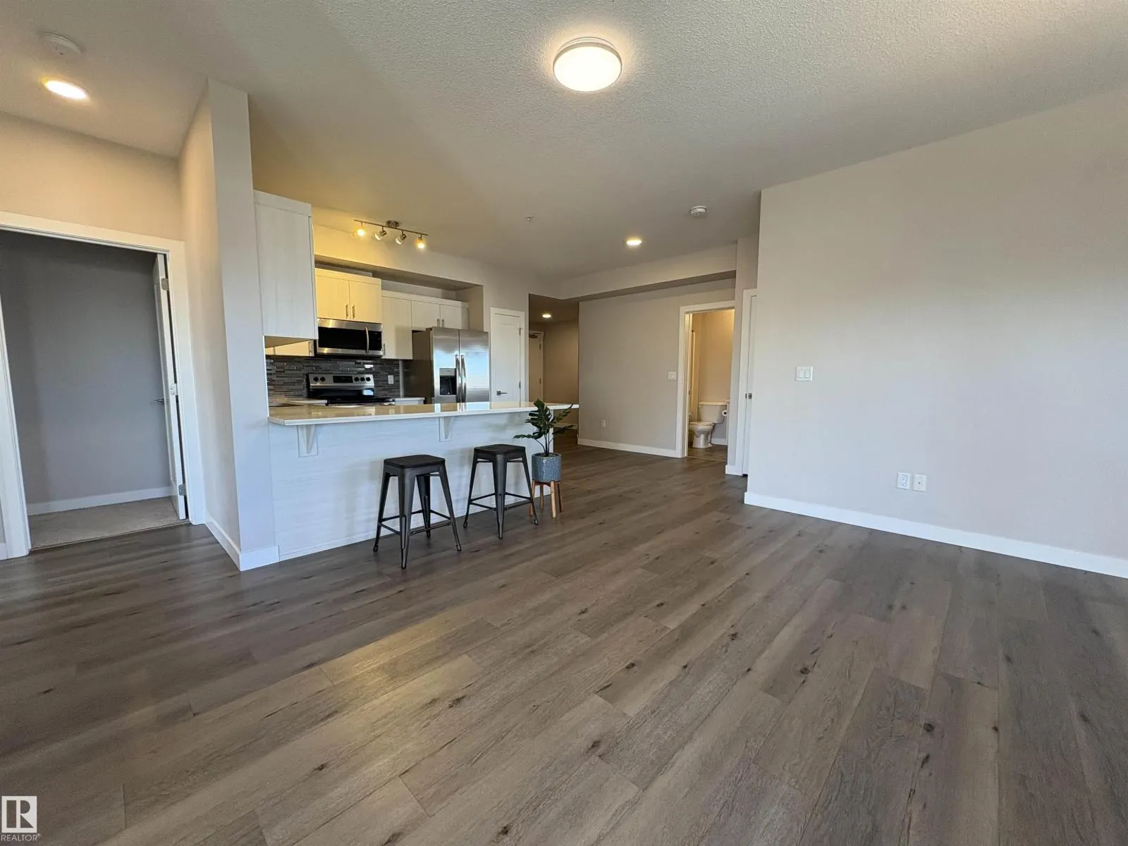 #307 560 GRIESBACH PARADE PR NW