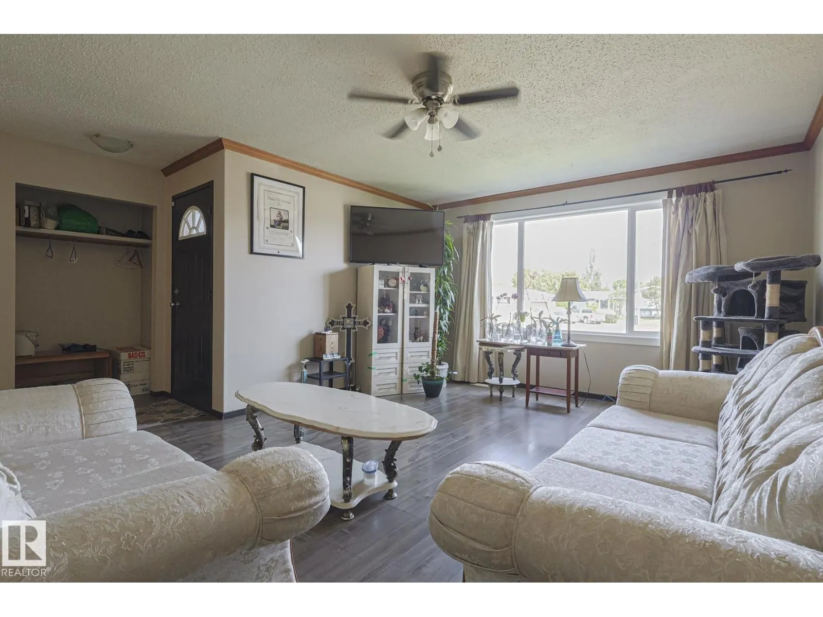 128 CAMELOT AV
