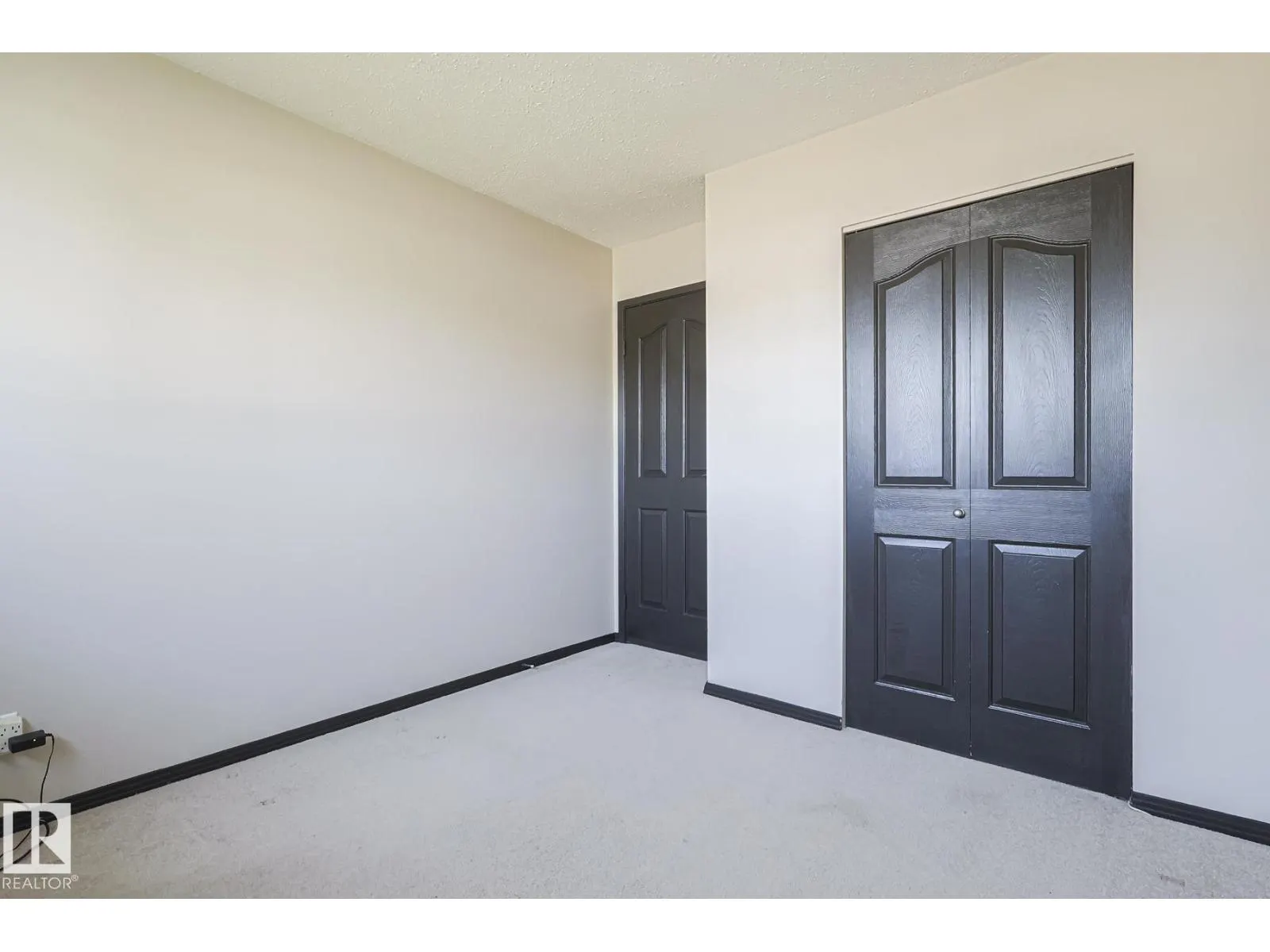 128 CAMELOT AV