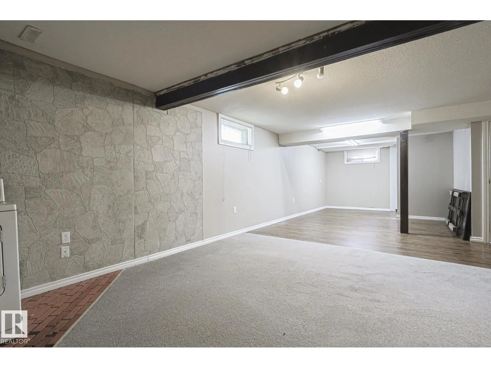 128 CAMELOT AV