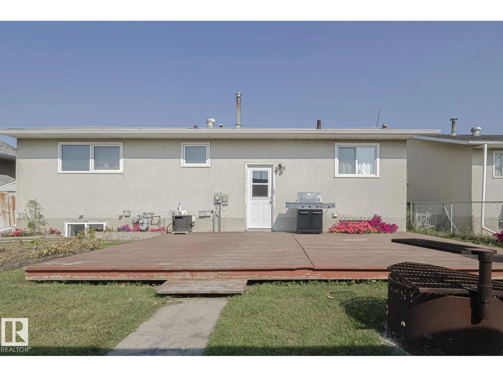 128 CAMELOT AV