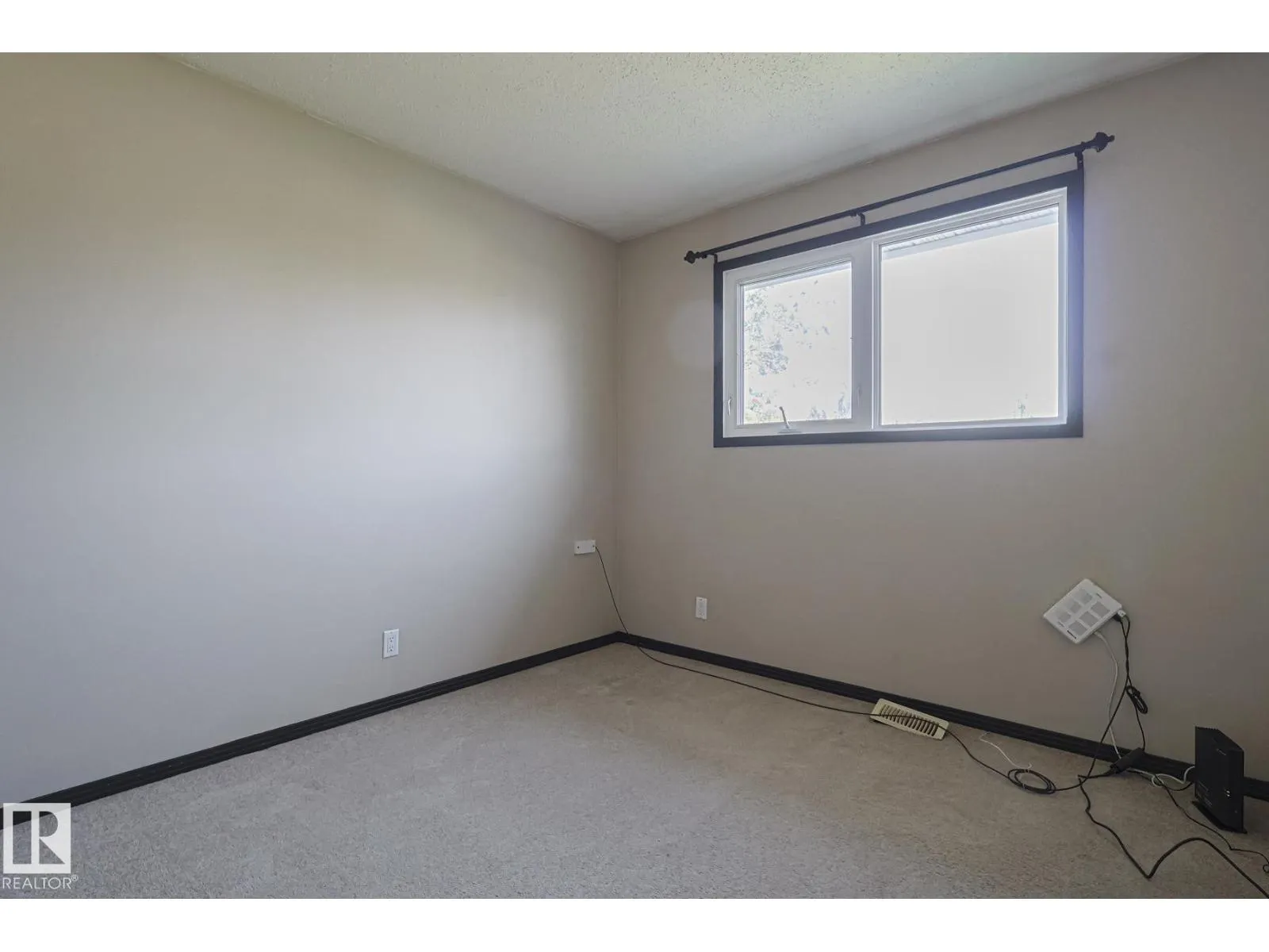 128 CAMELOT AV
