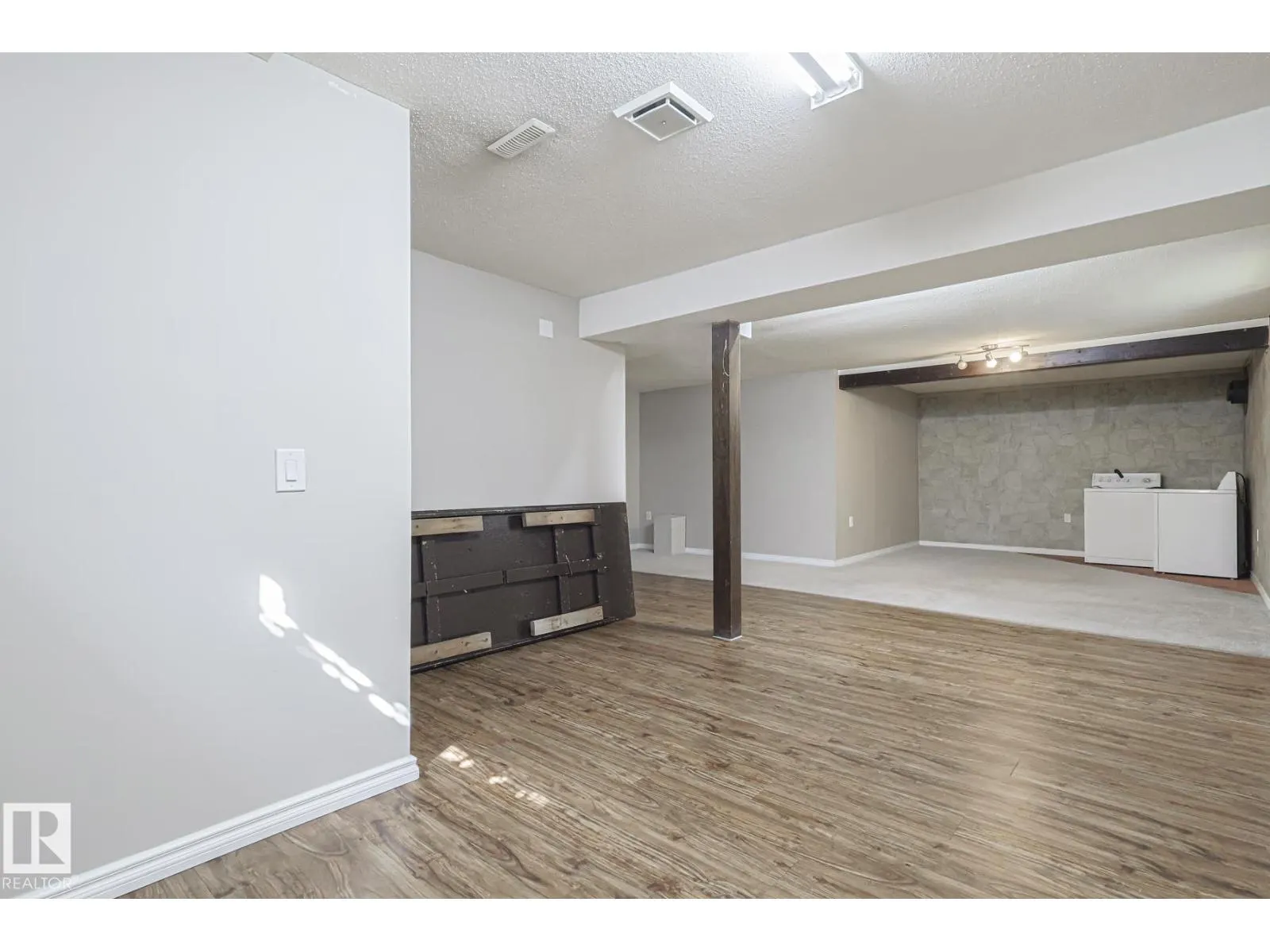 128 CAMELOT AV