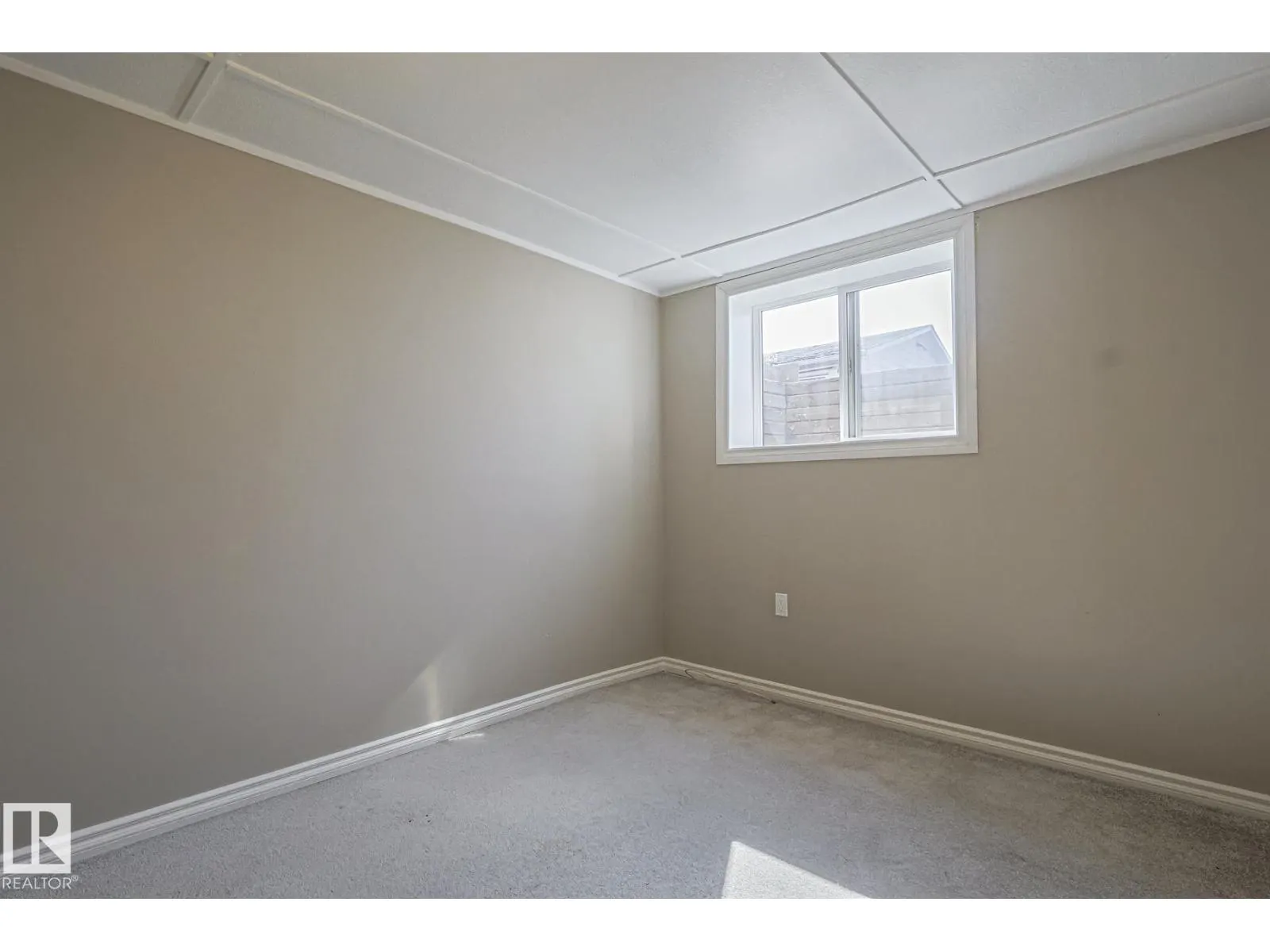 128 CAMELOT AV