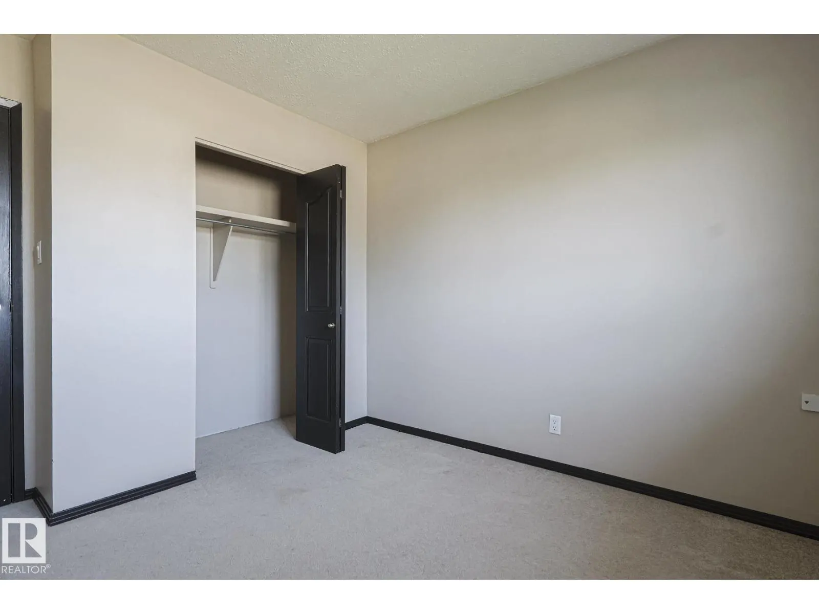 128 CAMELOT AV