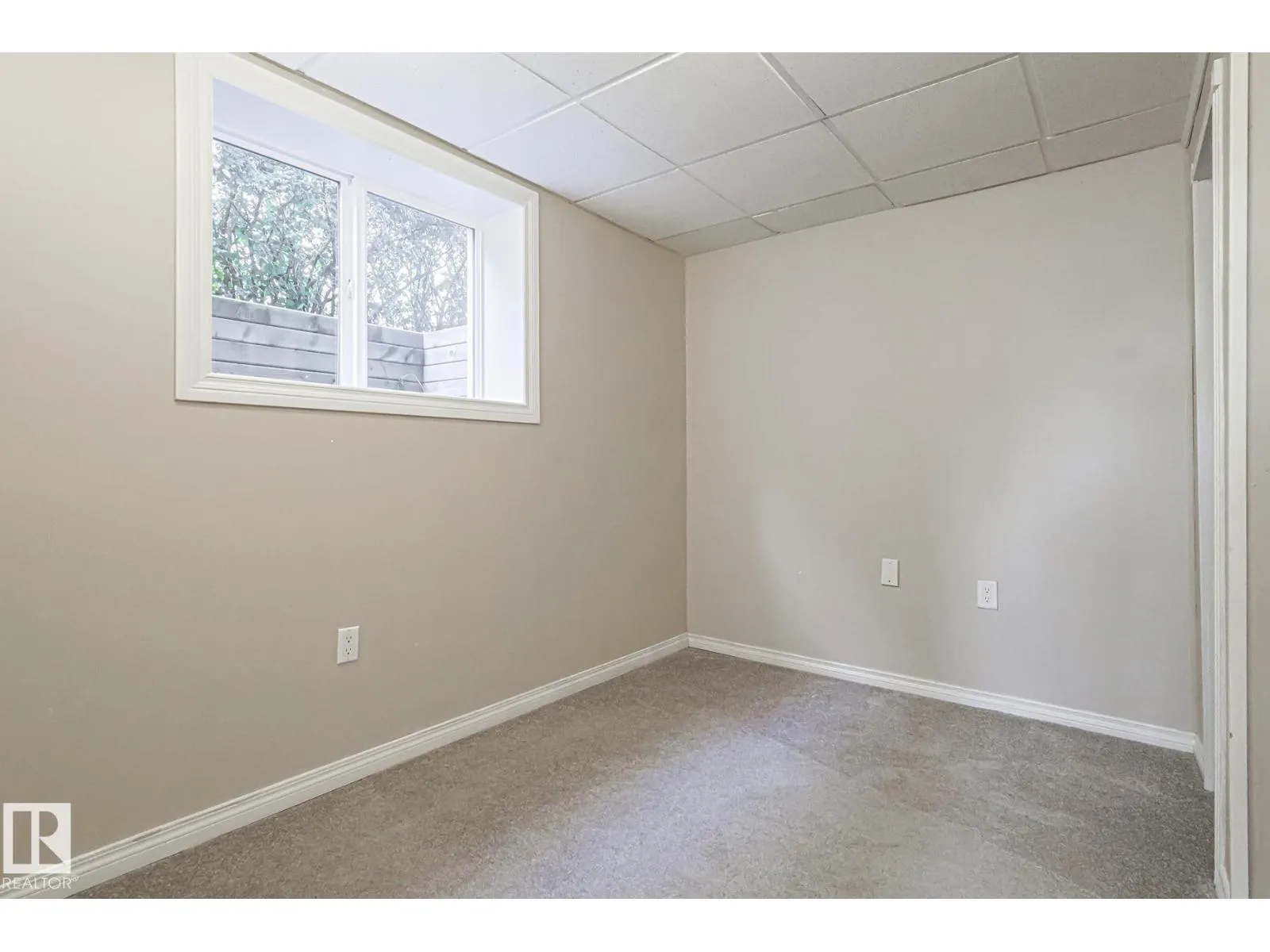 128 CAMELOT AV
