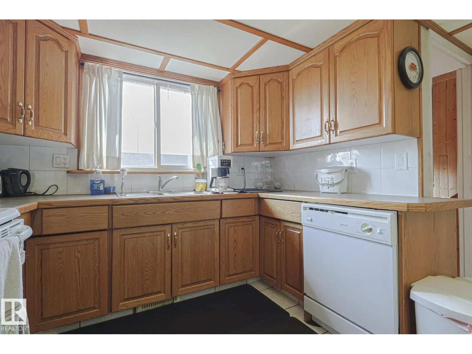128 CAMELOT AV