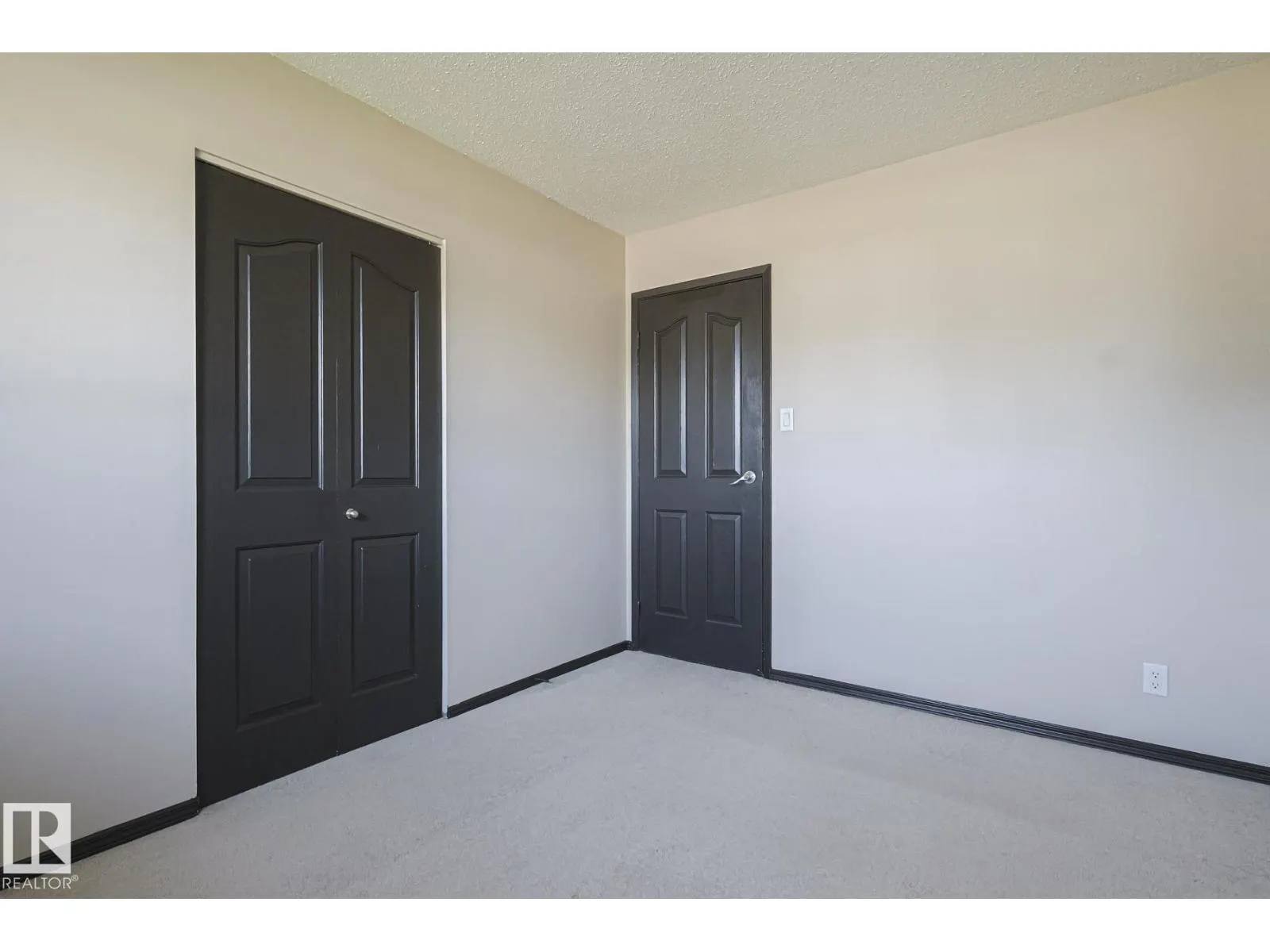 128 CAMELOT AV