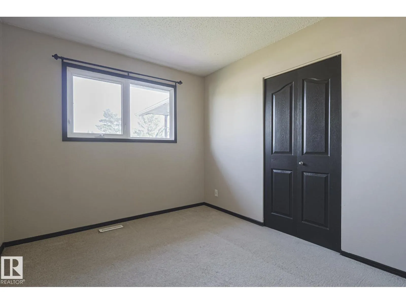 128 CAMELOT AV