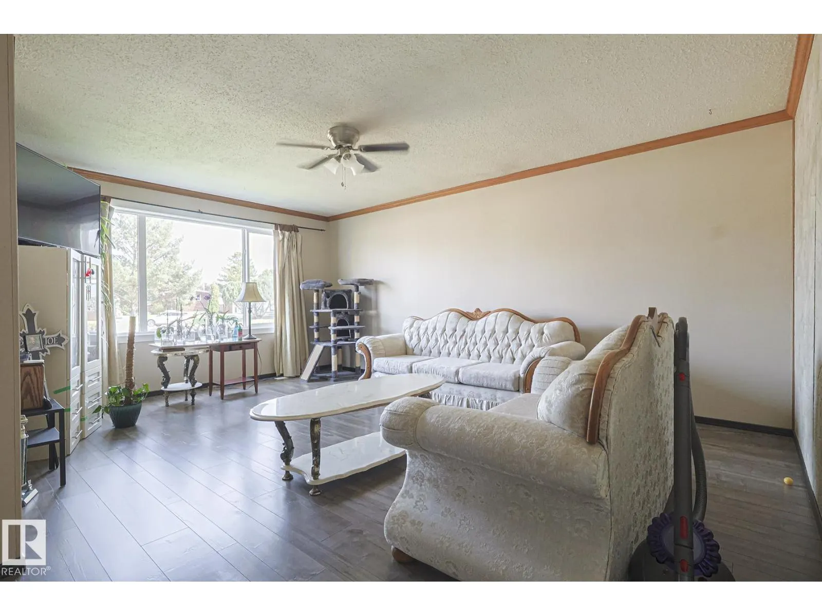 128 CAMELOT AV
