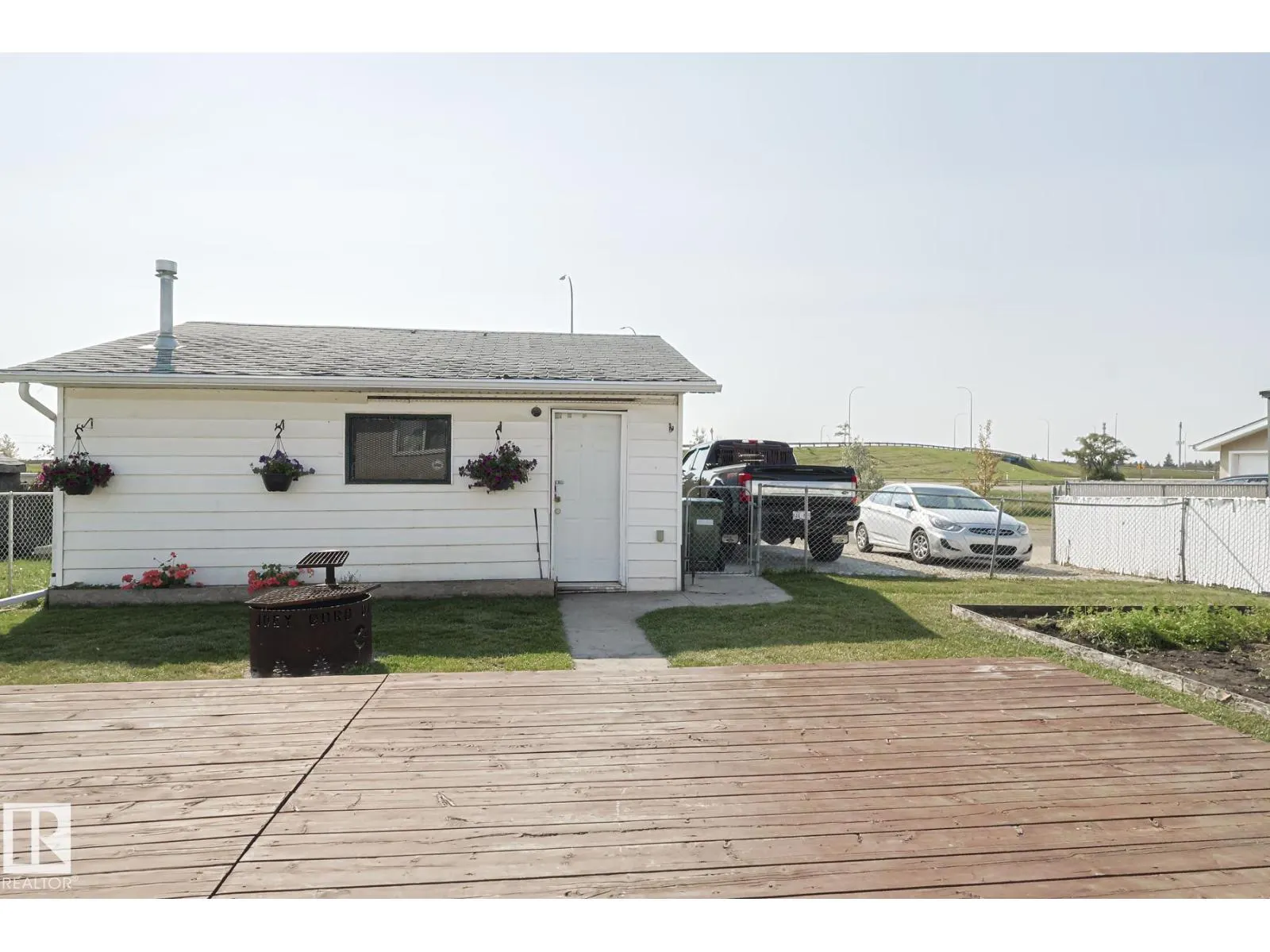 128 CAMELOT AV