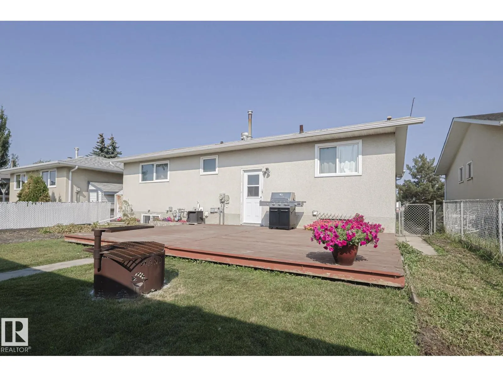 128 CAMELOT AV