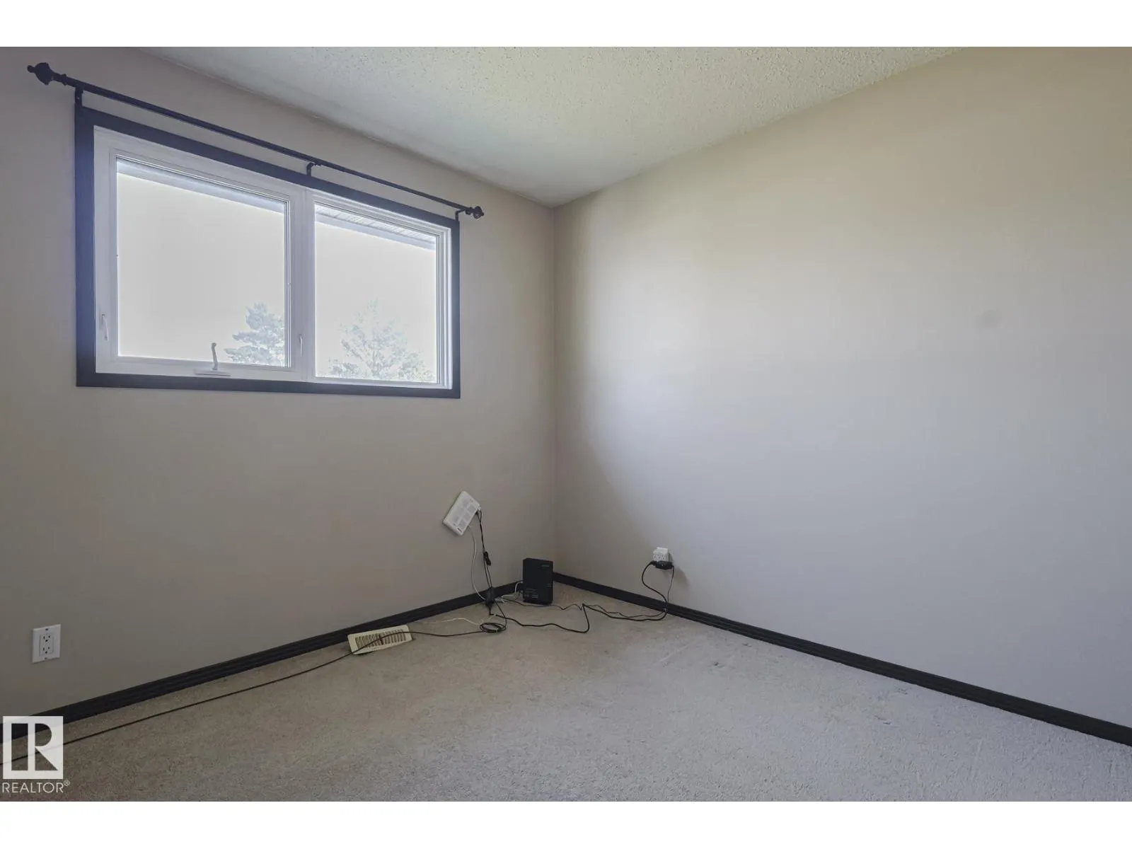 128 CAMELOT AV