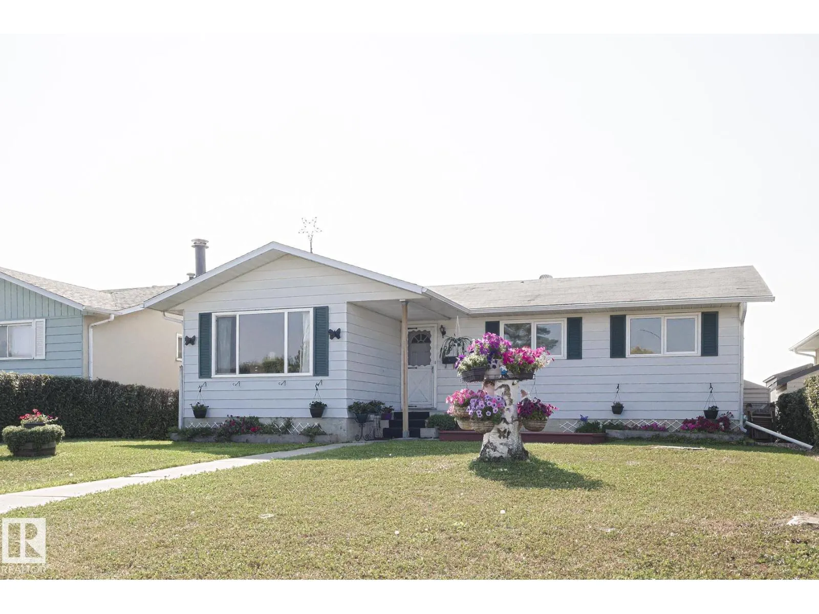 128 CAMELOT AV