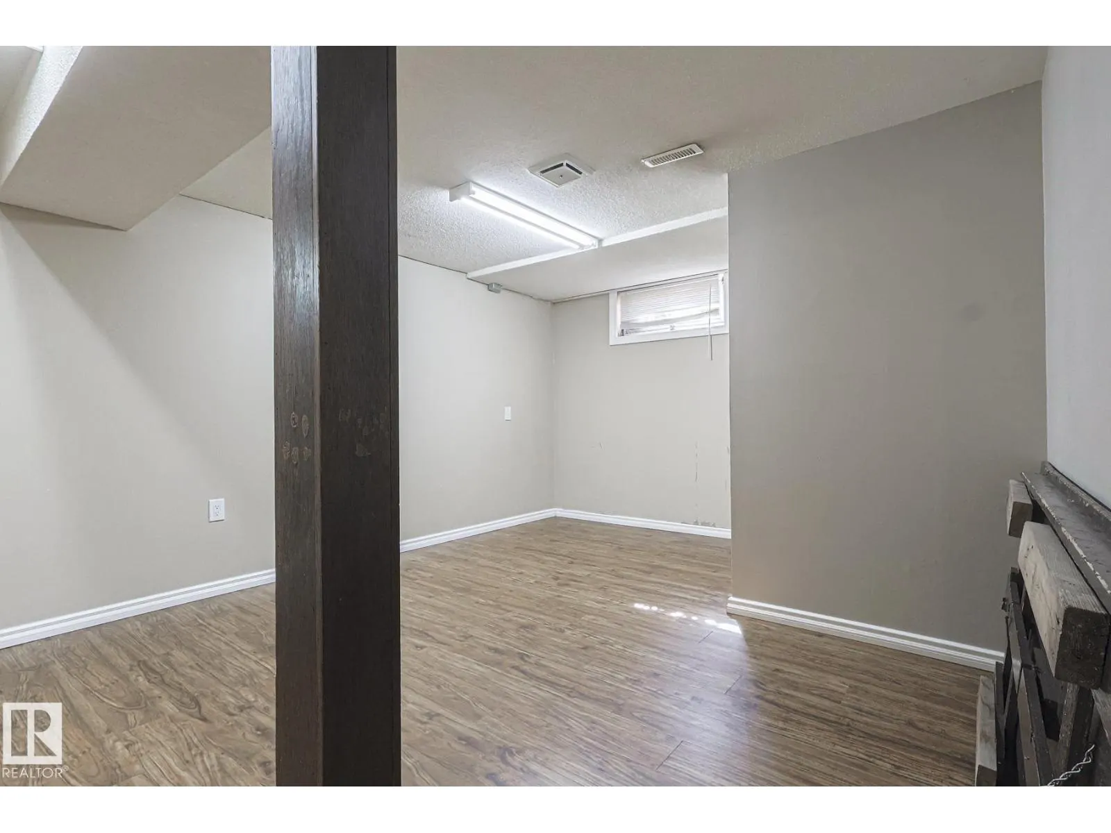128 CAMELOT AV