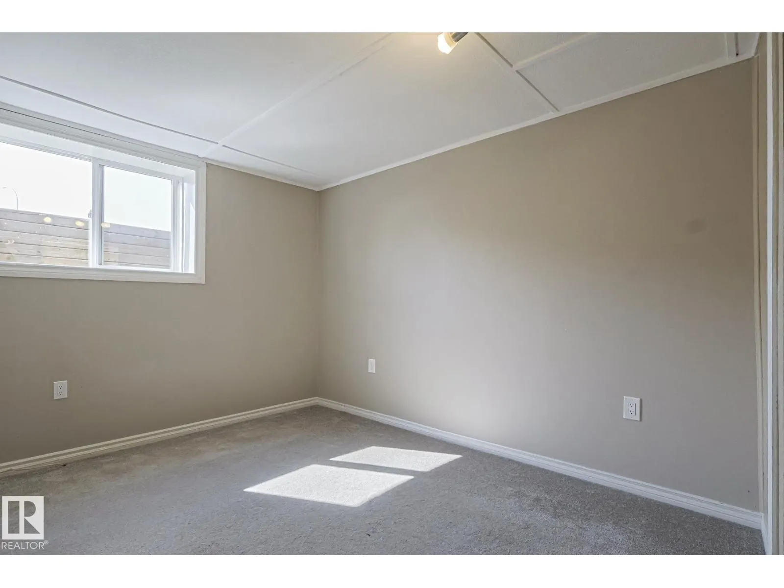 128 CAMELOT AV
