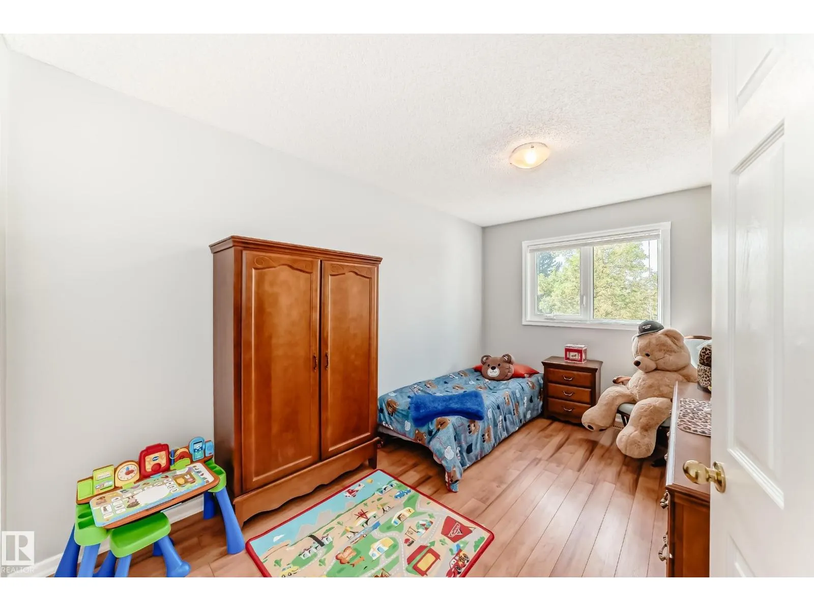288 ORMSBY RD E NW