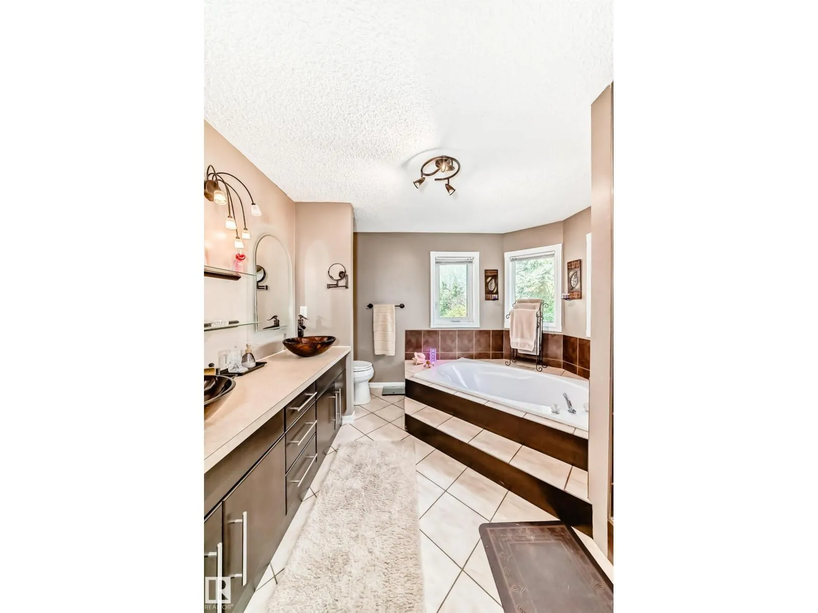 288 ORMSBY RD E NW