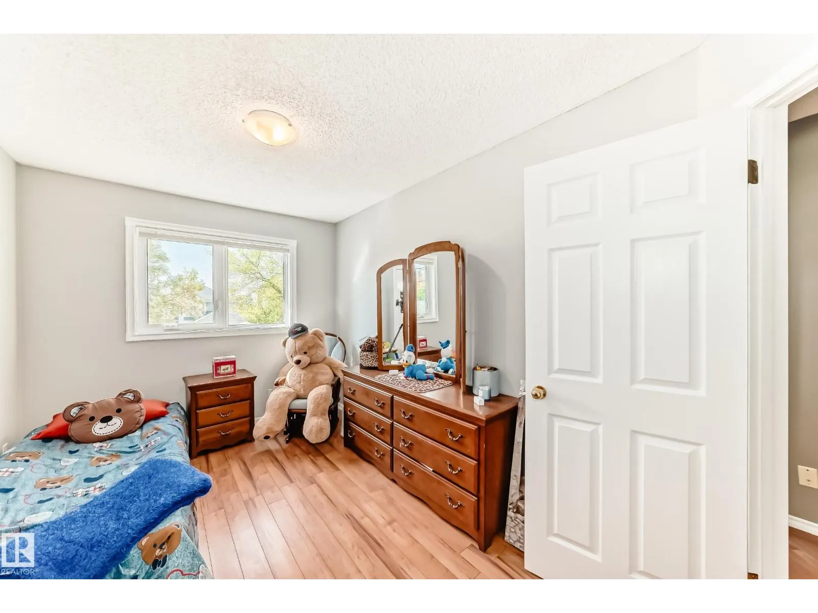 288 ORMSBY RD E NW