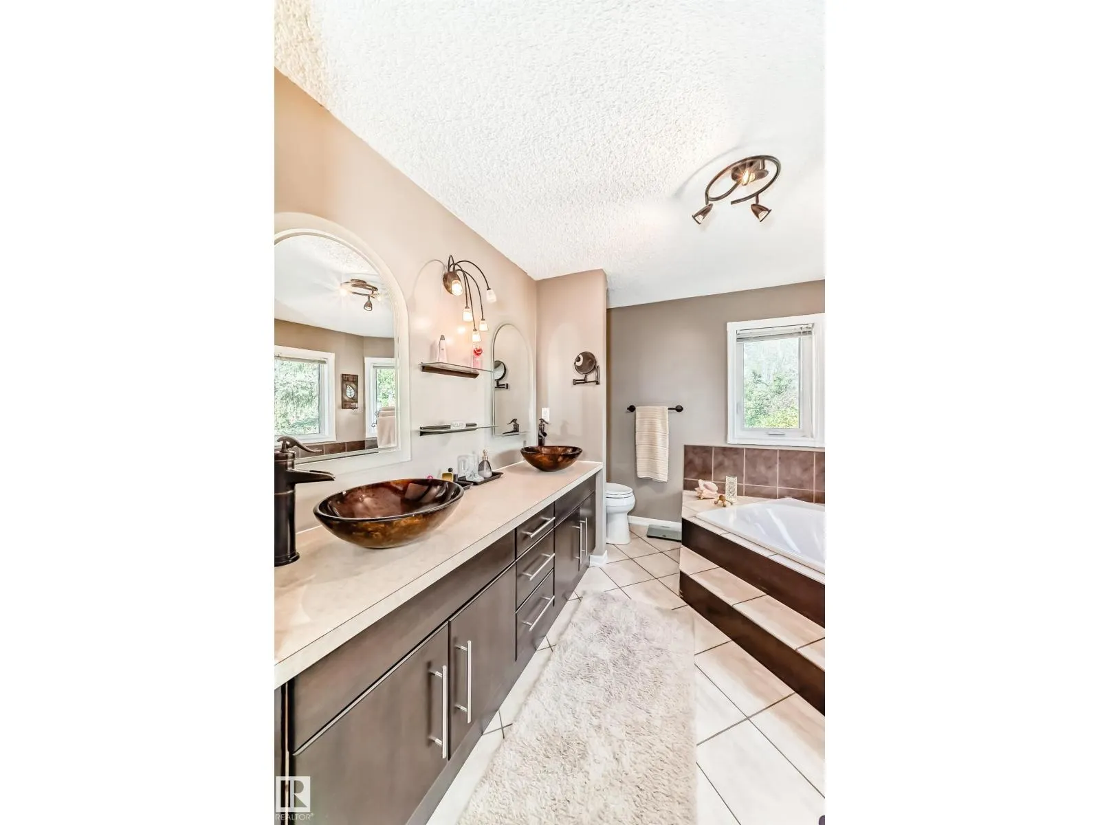 288 ORMSBY RD E NW