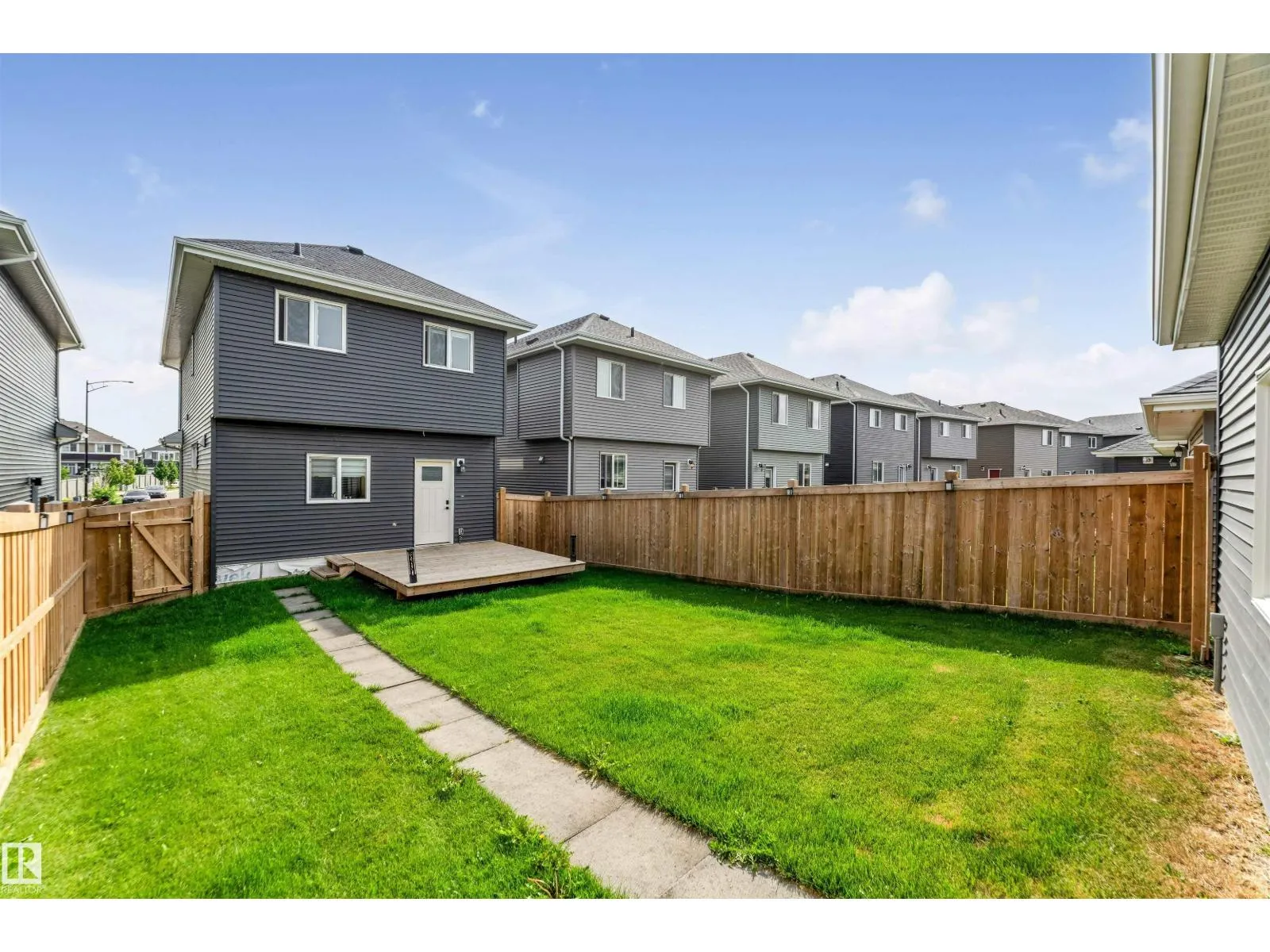 576 Glenridding Ravine Dr SW