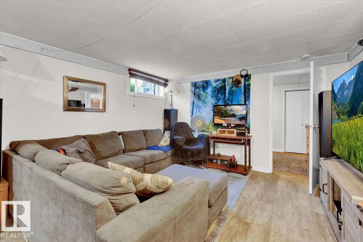 10548 40 ST NW