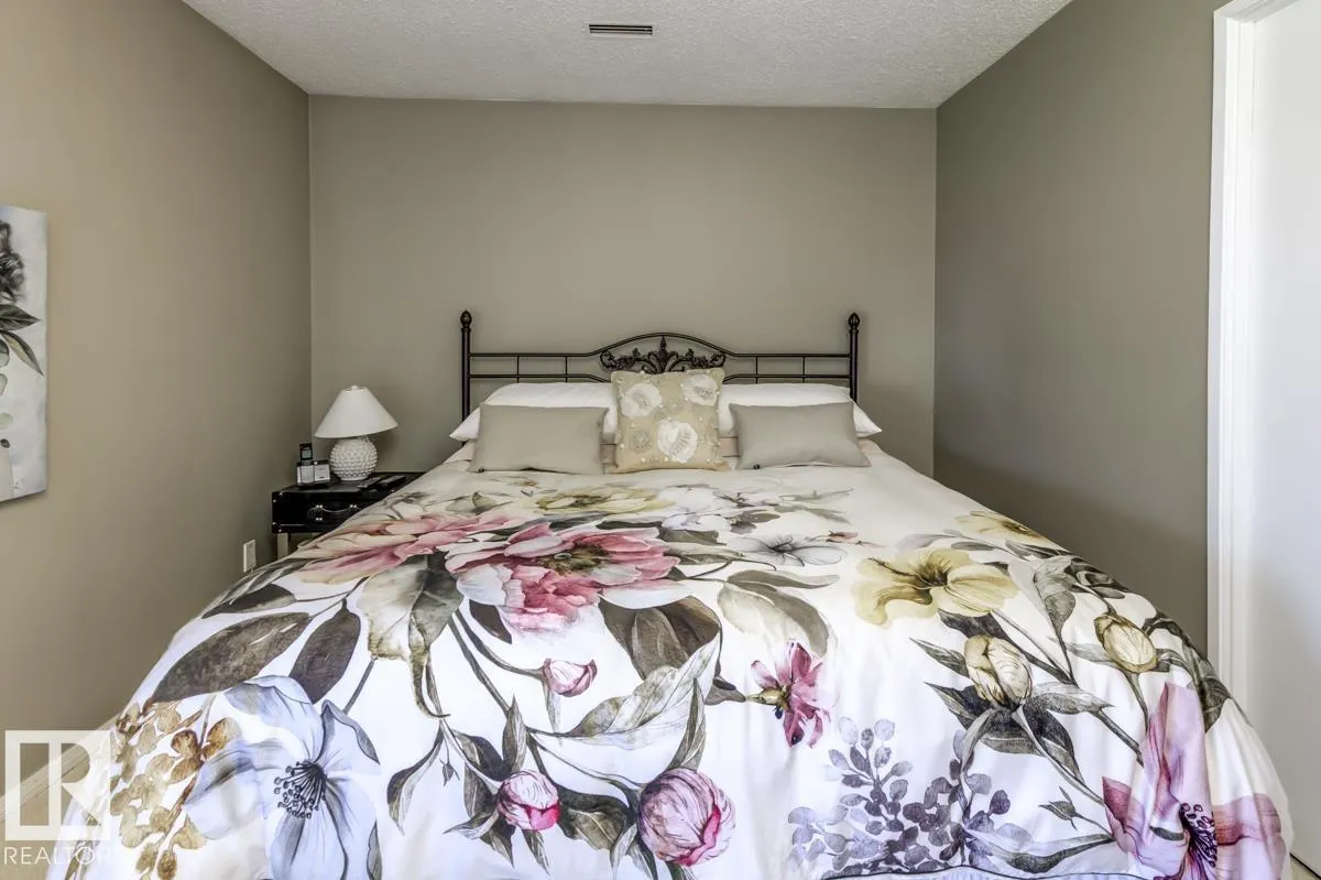 2346 151 AV NW