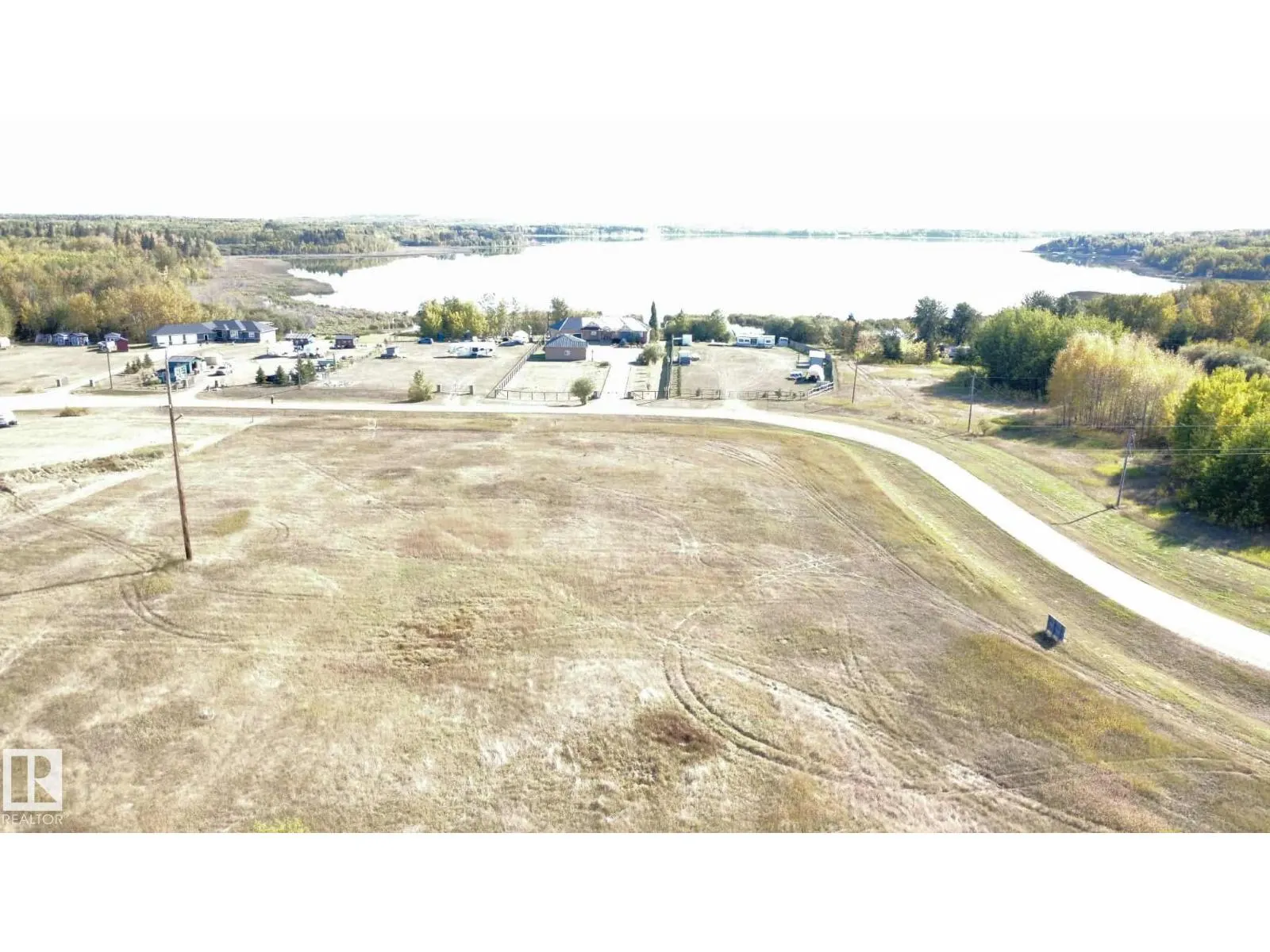 9 Bechthold Bay /104, 191054 twp 652