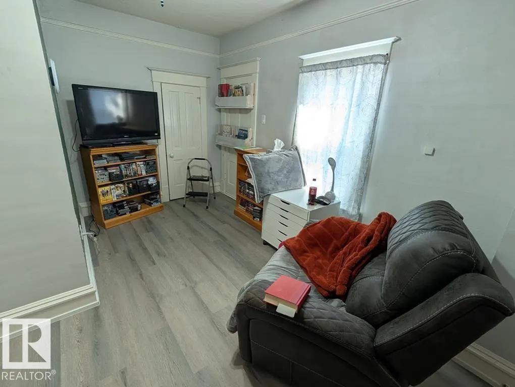 4717 49 ST