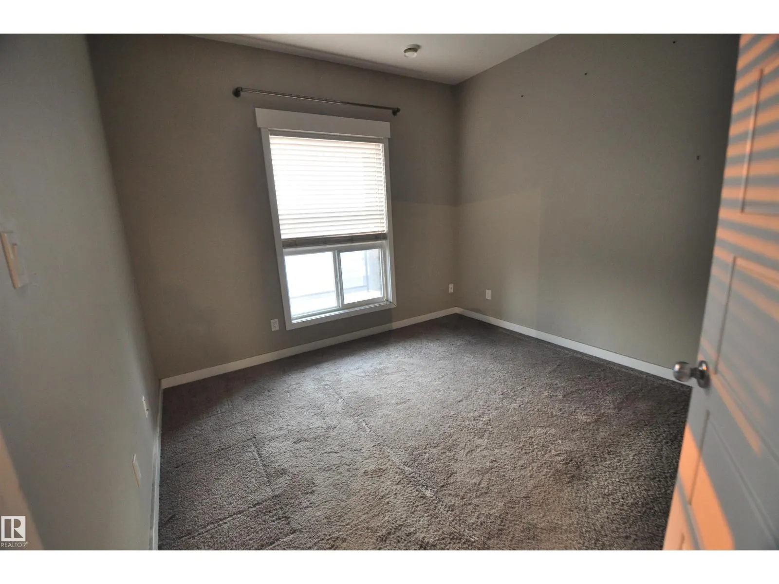 #407 10518 113 ST NW