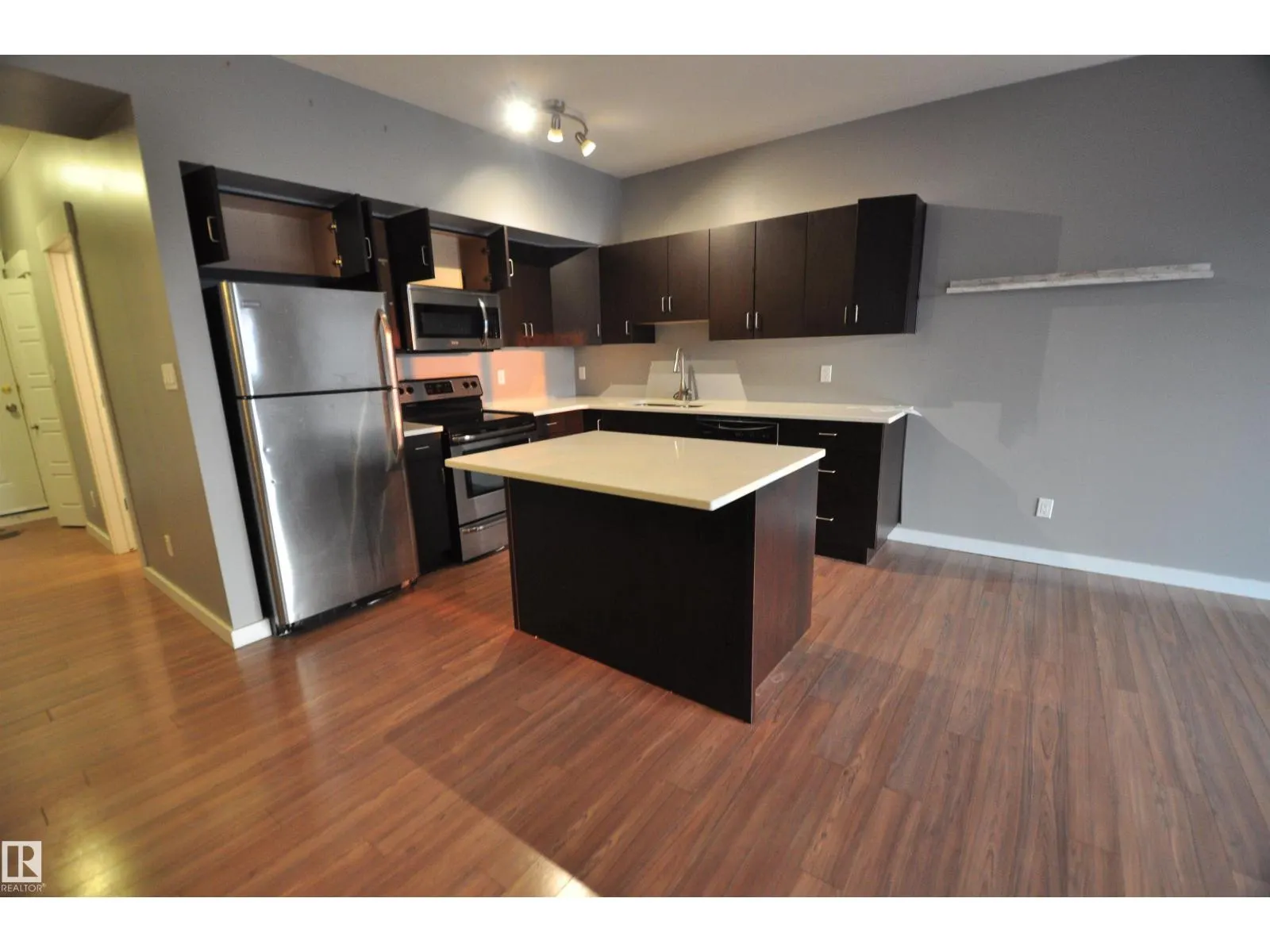 #407 10518 113 ST NW