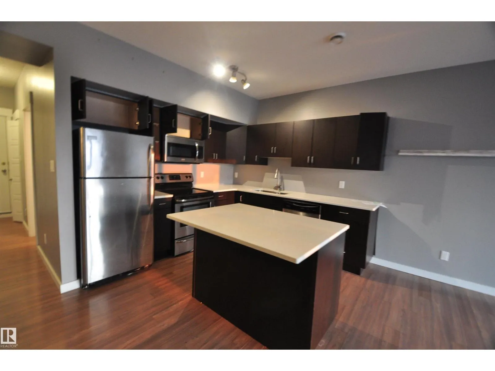 #407 10518 113 ST NW