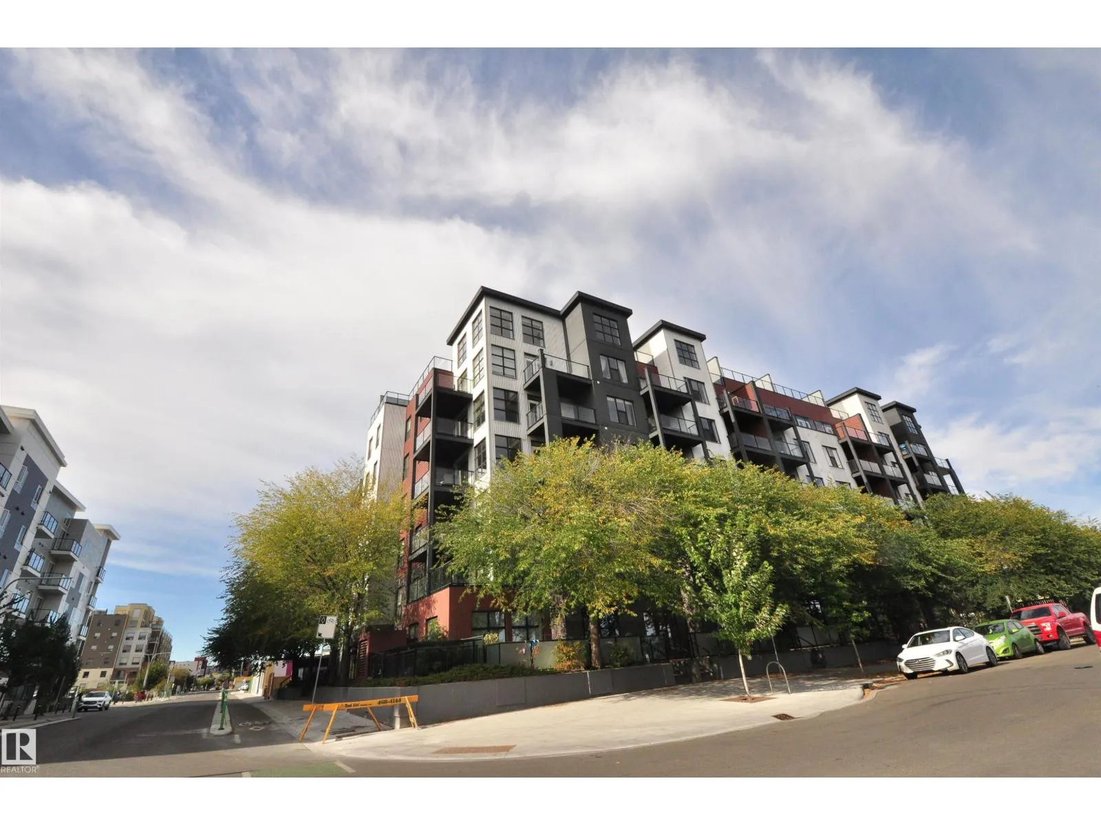 #407 10518 113 ST NW