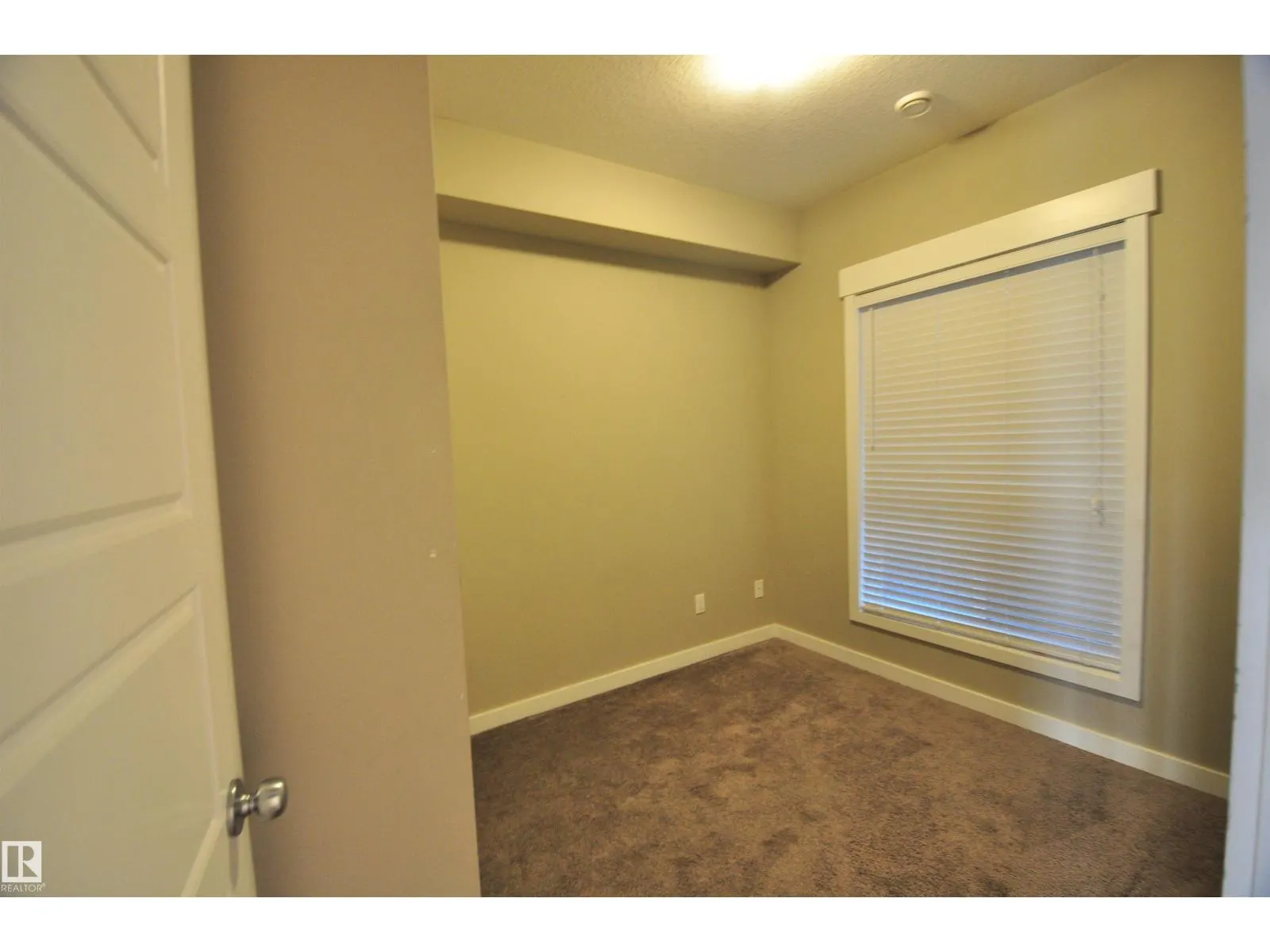 #407 10518 113 ST NW