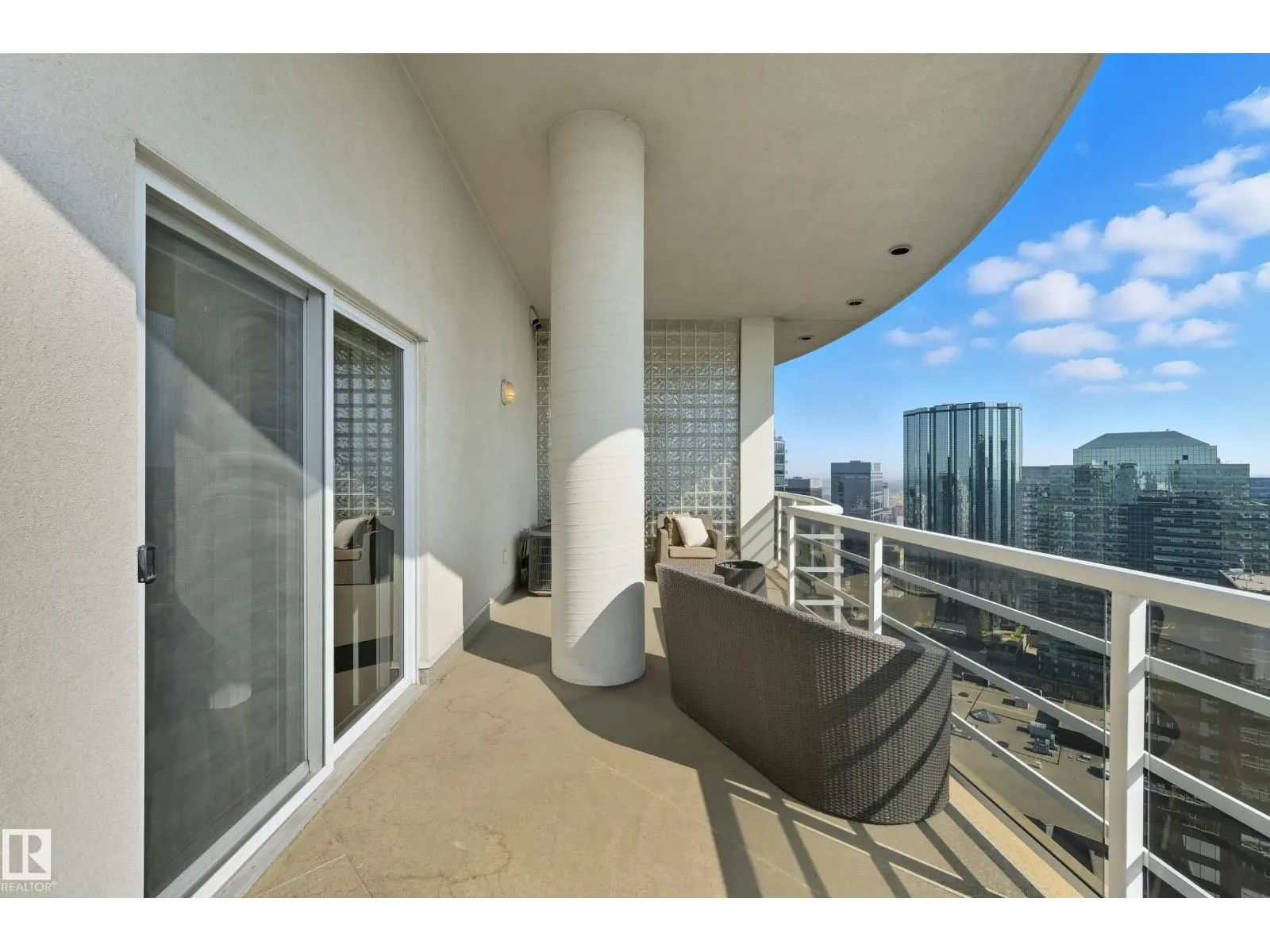 #3502 10152 104 ST NW