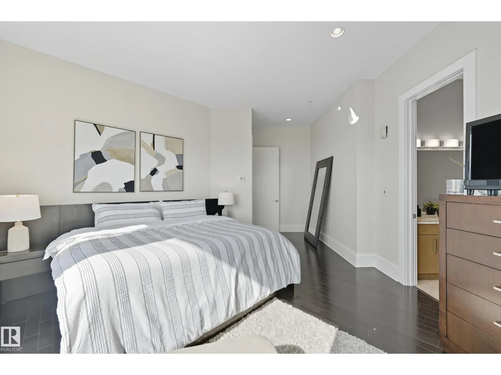 #3502 10152 104 ST NW