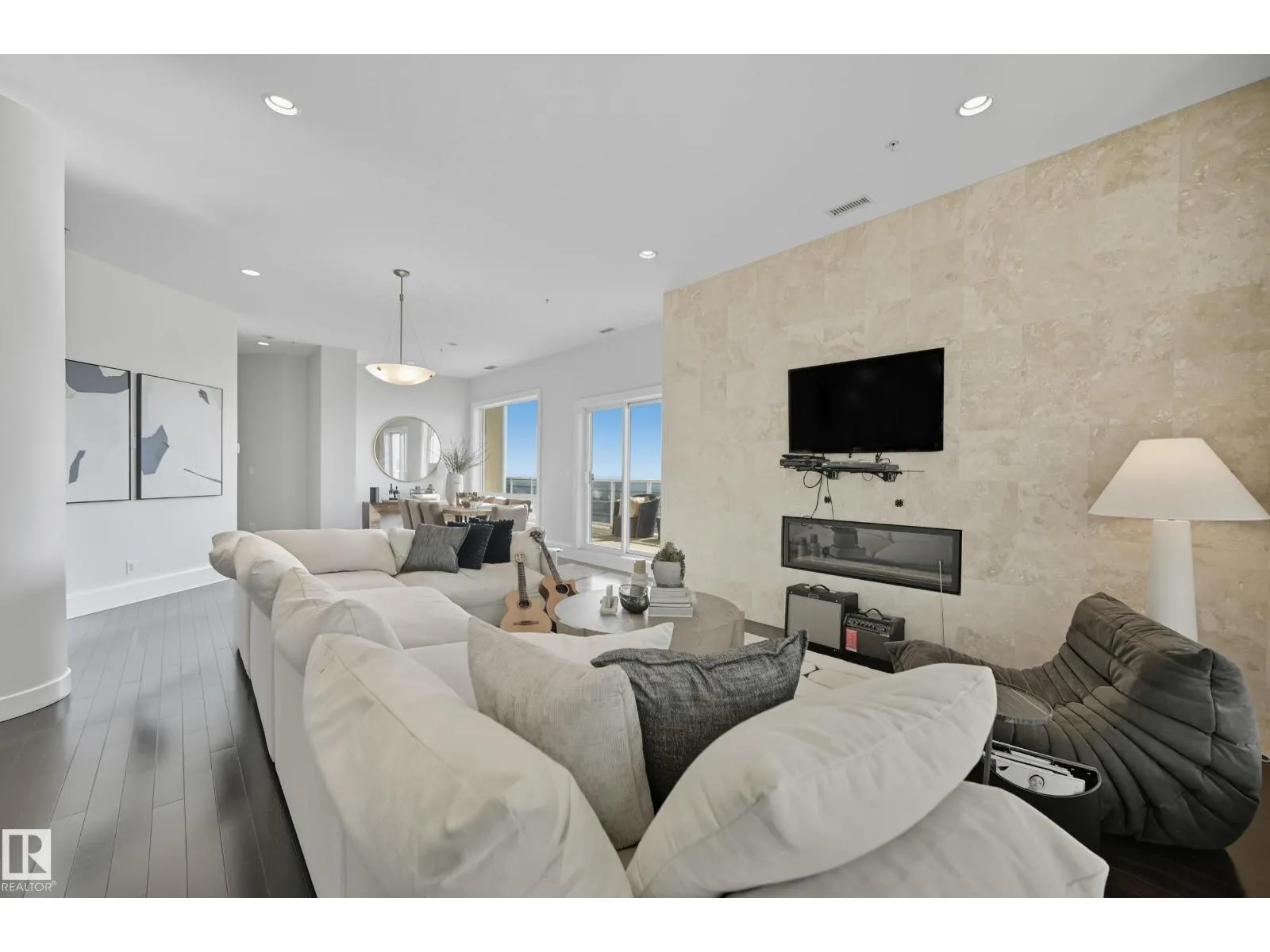 #3502 10152 104 ST NW