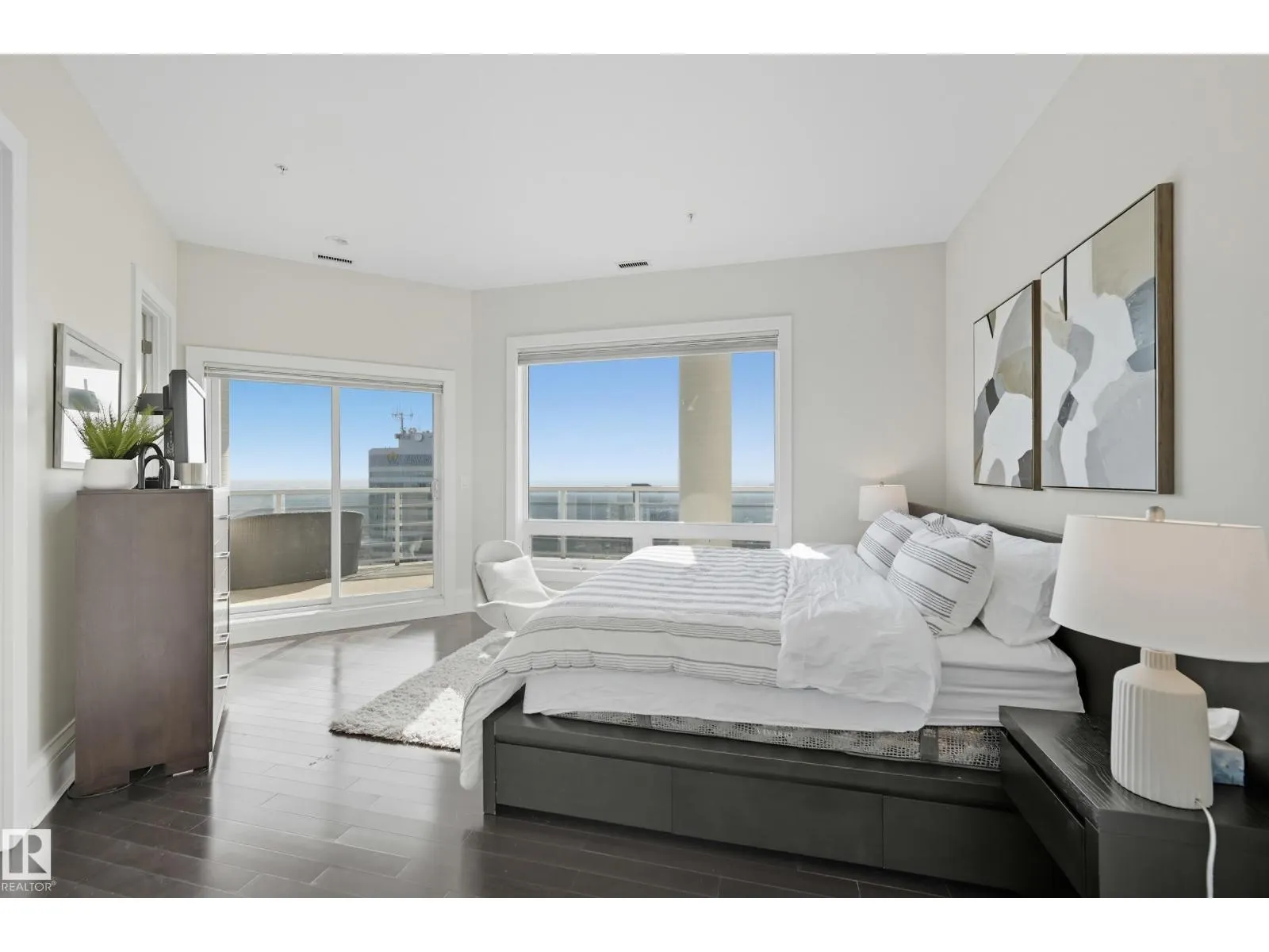 #3502 10152 104 ST NW
