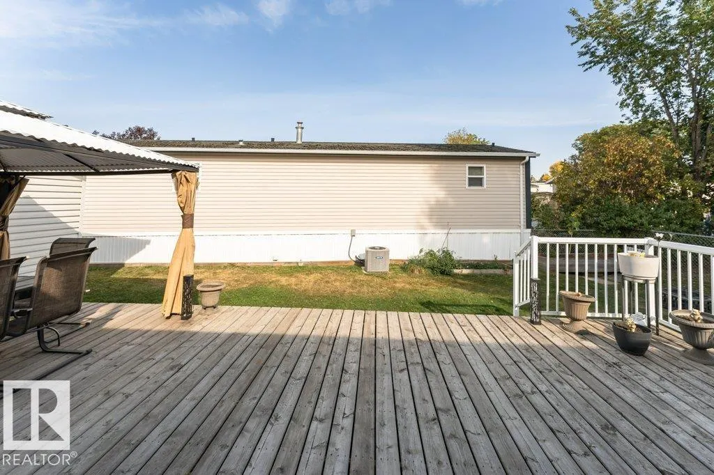 241 Oak Wood DR NW