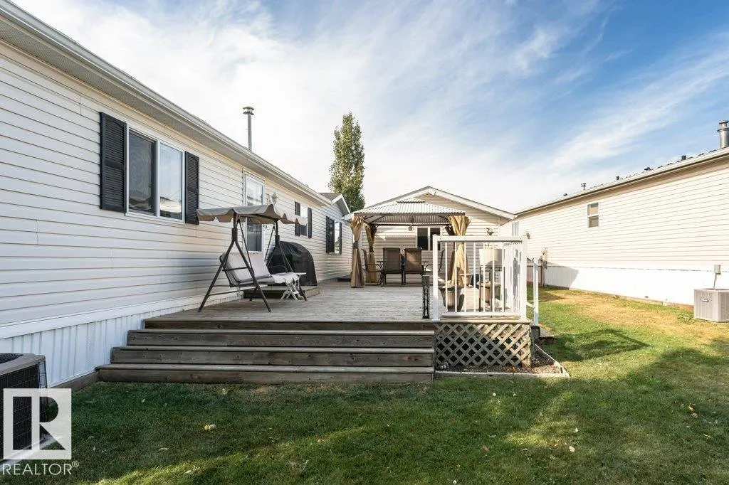 241 Oak Wood DR NW