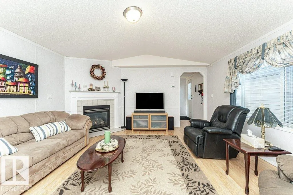 241 Oak Wood DR NW