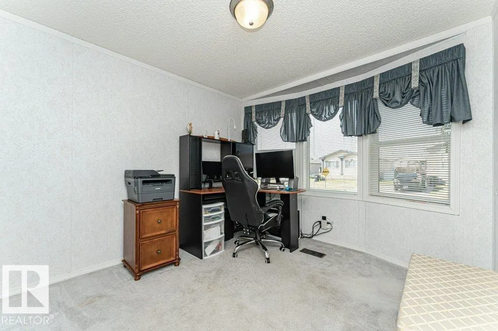 241 Oak Wood DR NW