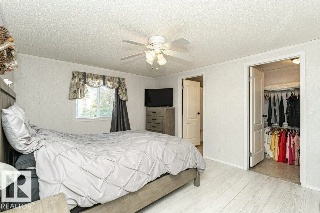 241 Oak Wood DR NW