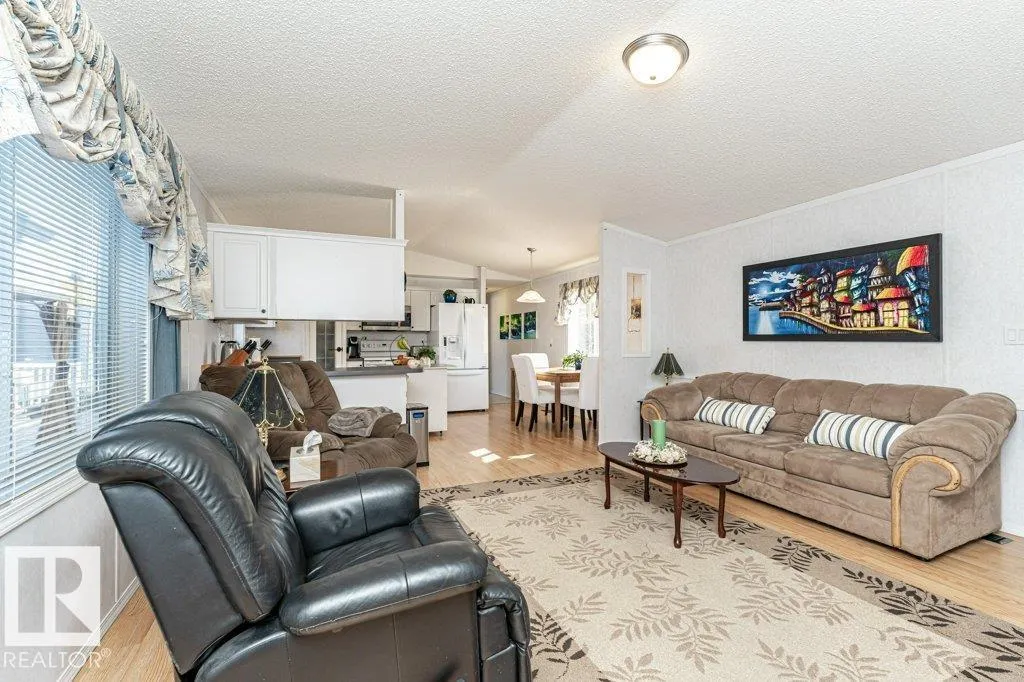 241 Oak Wood DR NW