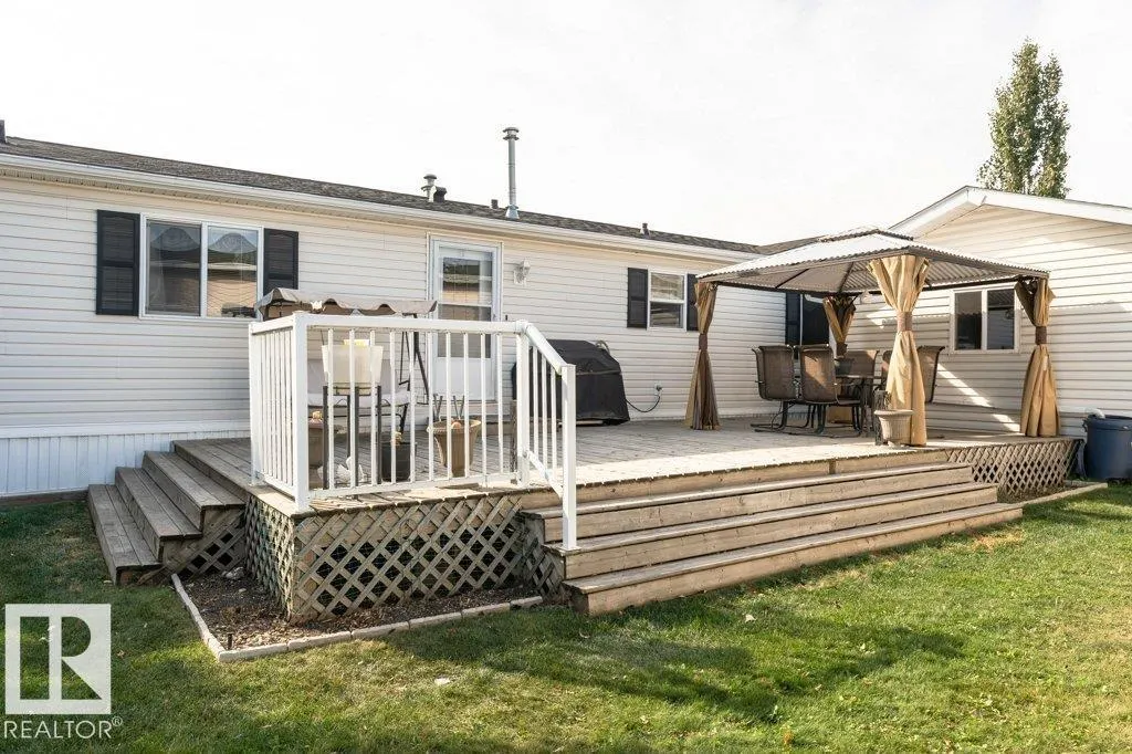 241 Oak Wood DR NW