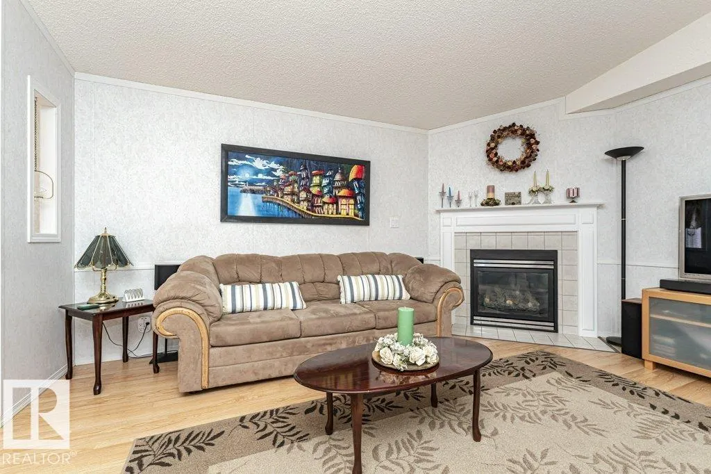 241 Oak Wood DR NW