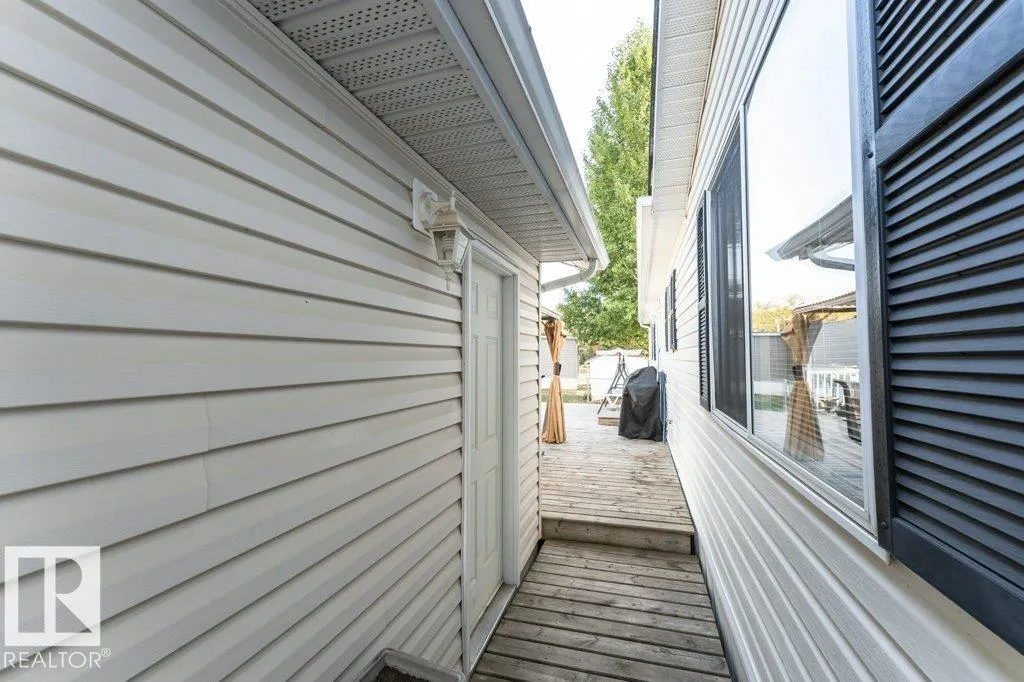 241 Oak Wood DR NW