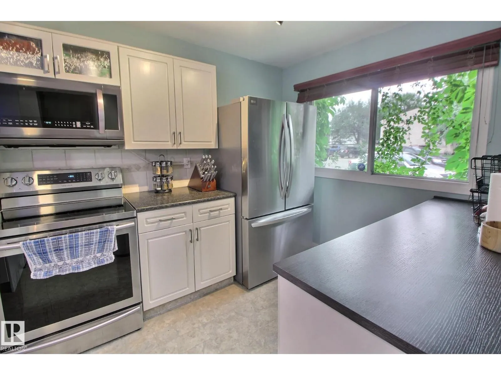 49 ROYAL RD NW