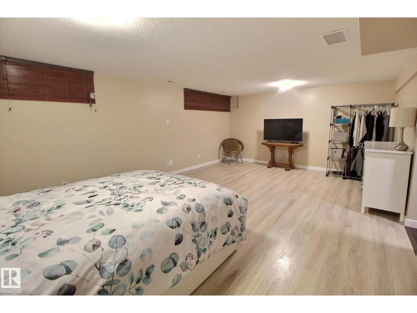 49 ROYAL RD NW